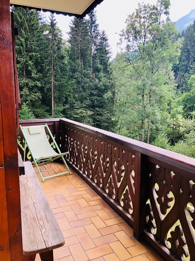 Chalet en pleine nature avec 2 appartements pour 6 ou 8 qui peuvent être réunis en 1 pour 14 personnes Saint-Gervais-les-Bains